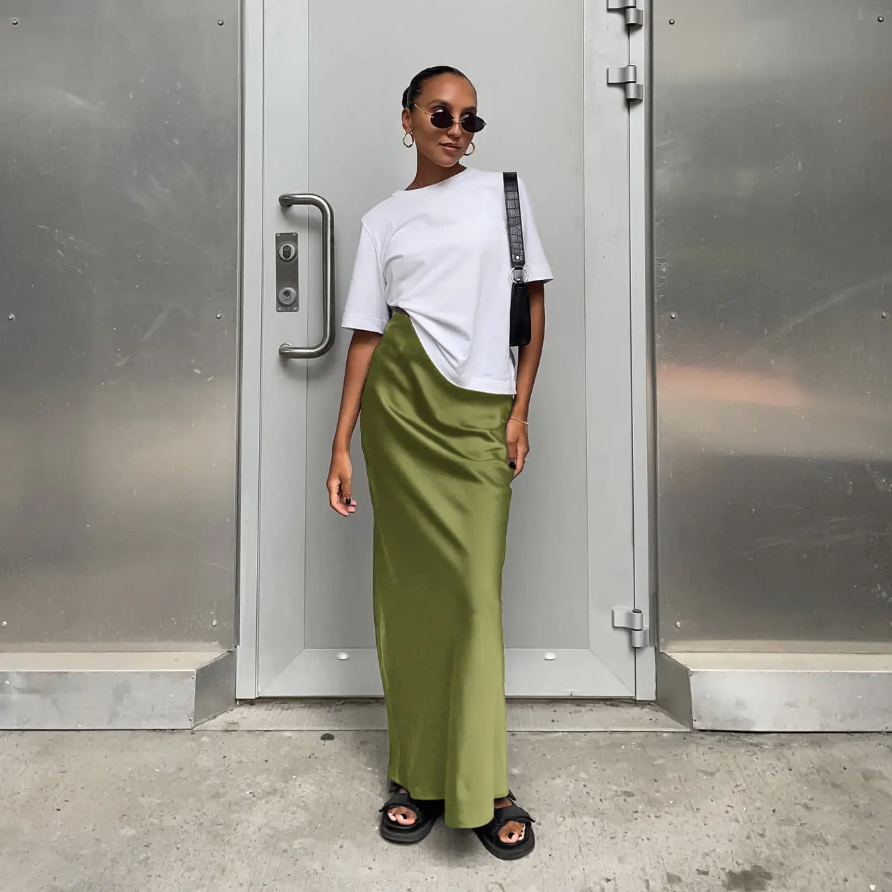 Livia | Elegant and airy satin skirt