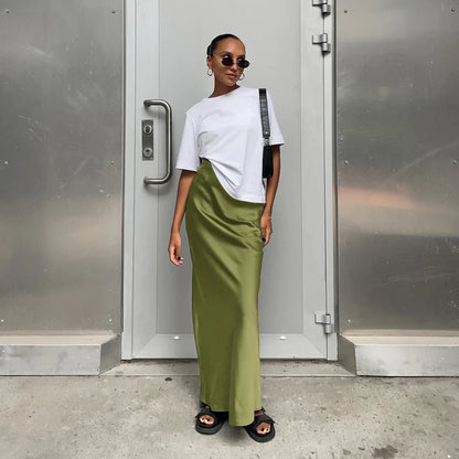 Livia | Elegant and airy satin skirt