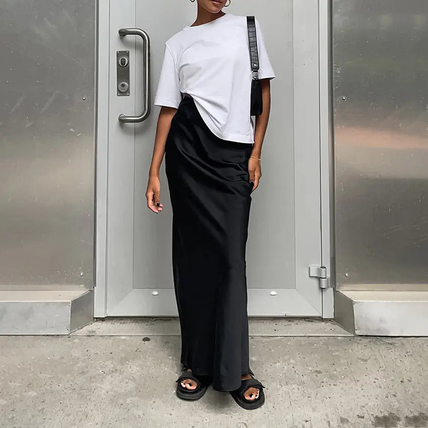 Livia | Elegant and airy satin skirt
