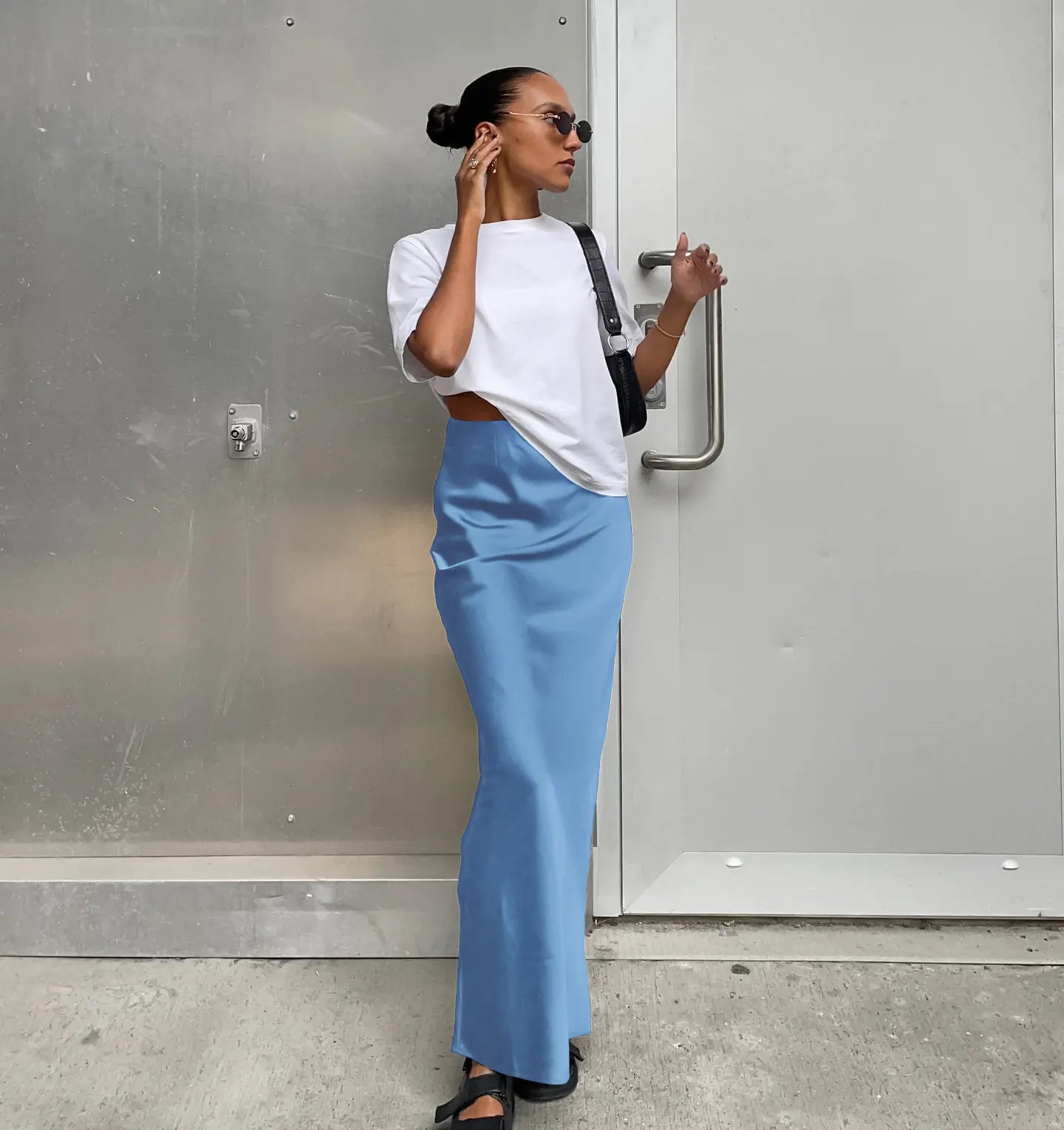 Livia | Elegant and airy satin skirt
