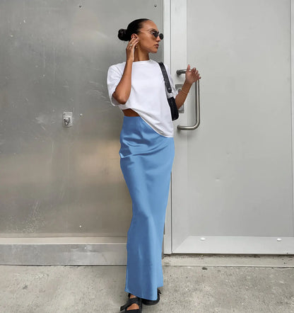 Livia | Elegant and airy satin skirt