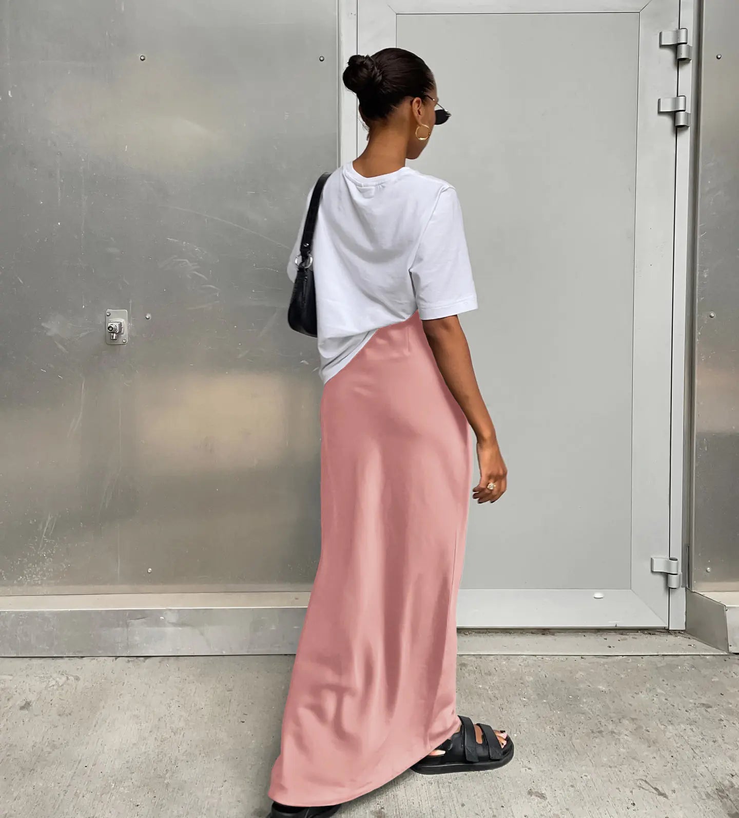 Livia | Elegant and airy satin skirt