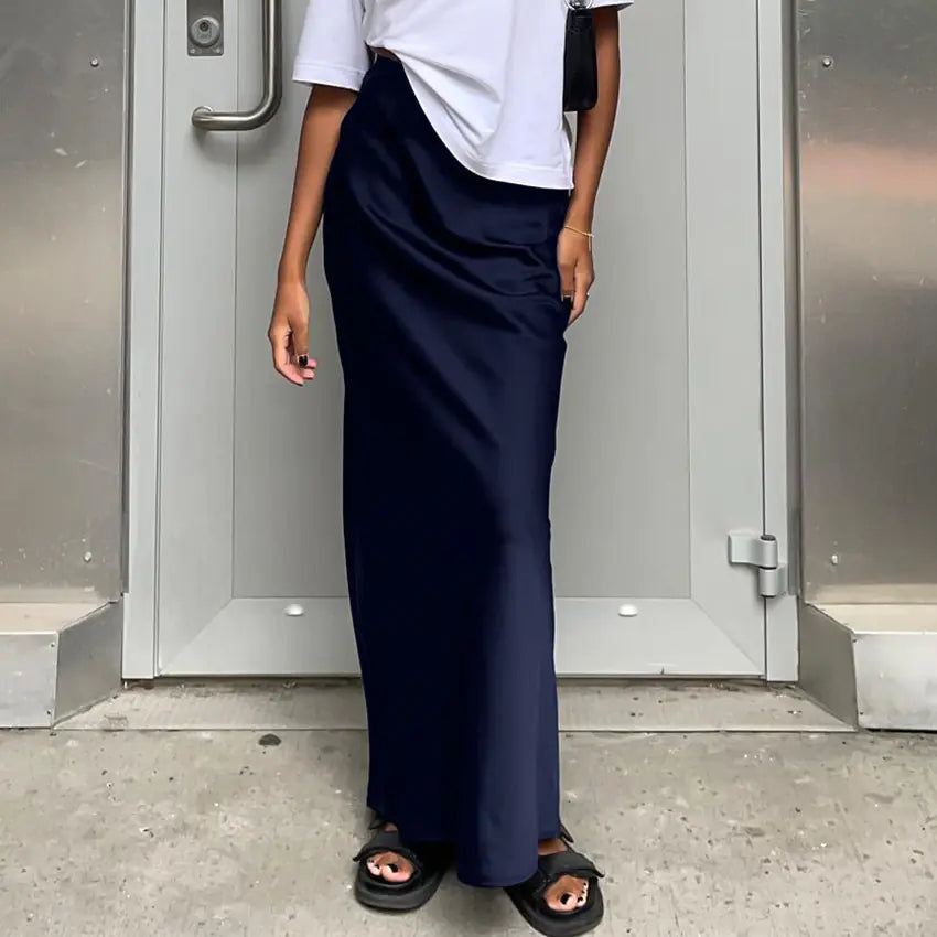 Livia | Elegant and airy satin skirt