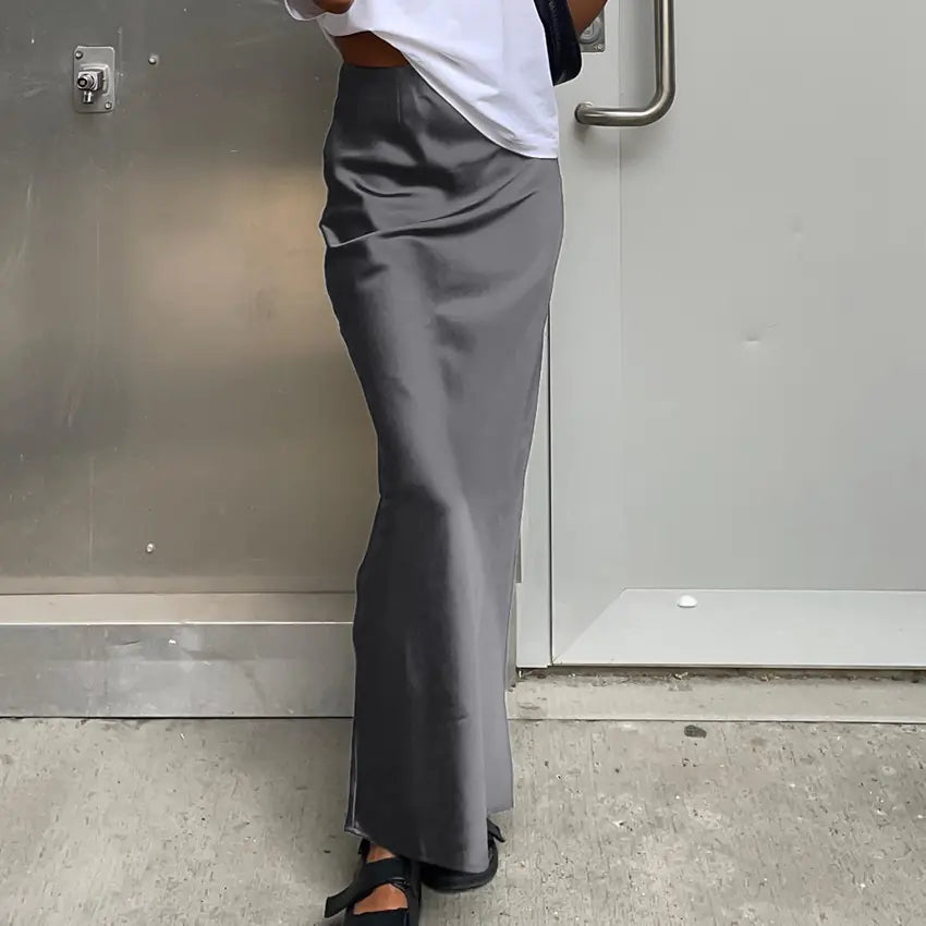 Livia | Elegant and airy satin skirt